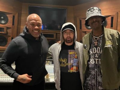 Eminem, Dr. Dre, and Snoop Dogg are posing for the picture in the studio.